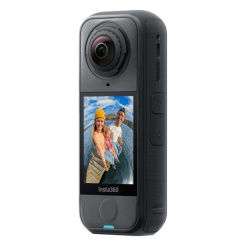Zestaw startowy Insta360 X4 Air w kolorze czarnym