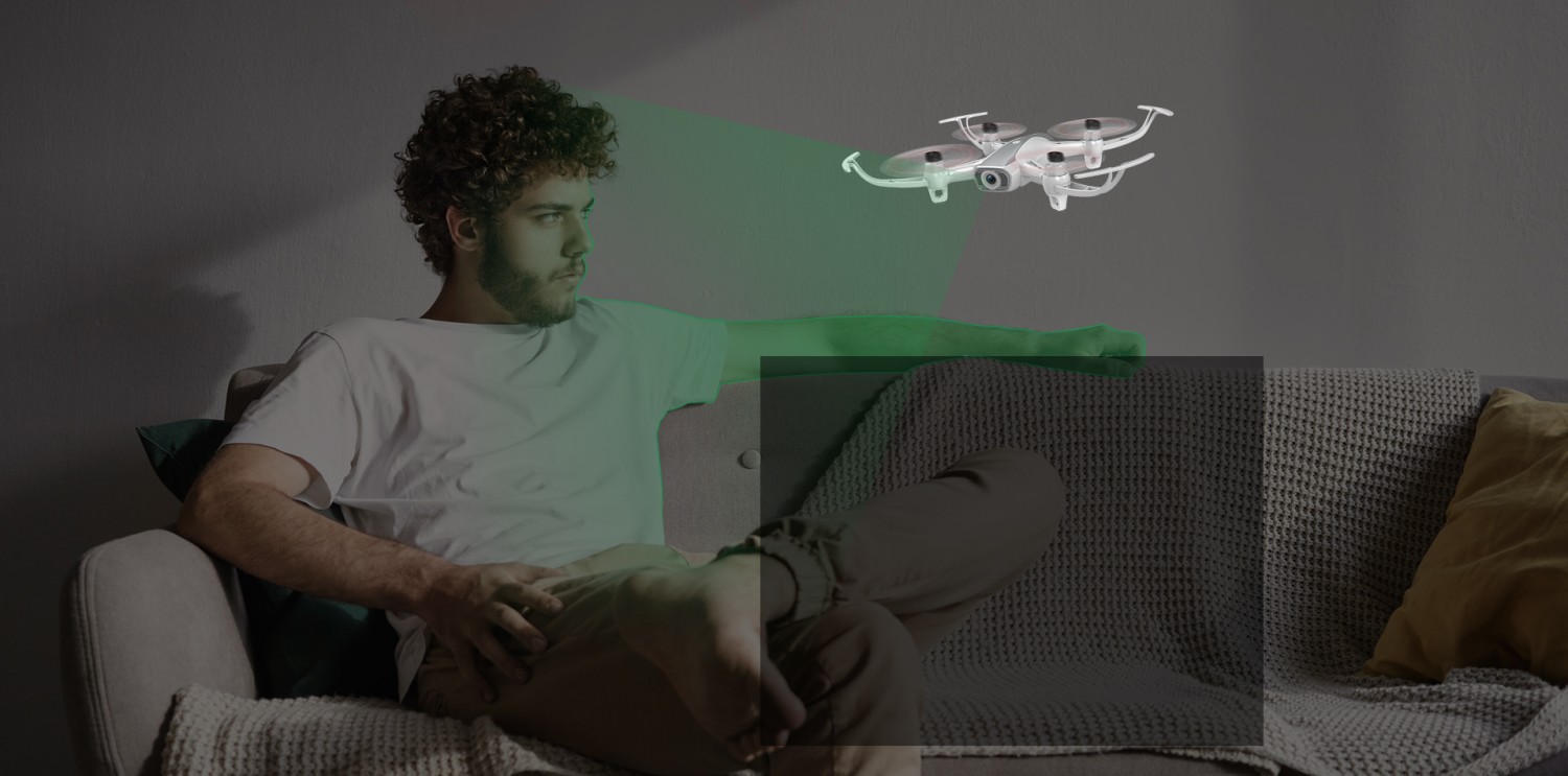 Chytrý dron s plánováním trasy a sledováním objektu