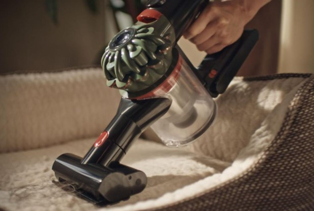 Wersja ręczna czy z drążkiem? Dyson V8 Cyclone umożliwia wybór