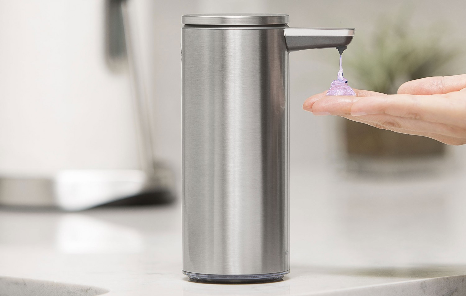 Wprowadzenie bezdotykowego dozownika mydła Simplehuman 266 ml