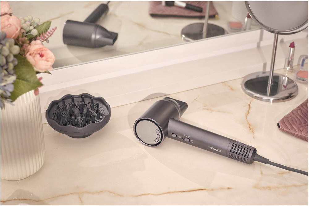 Praktyczne akcesoria i kompaktowa konstrukcja