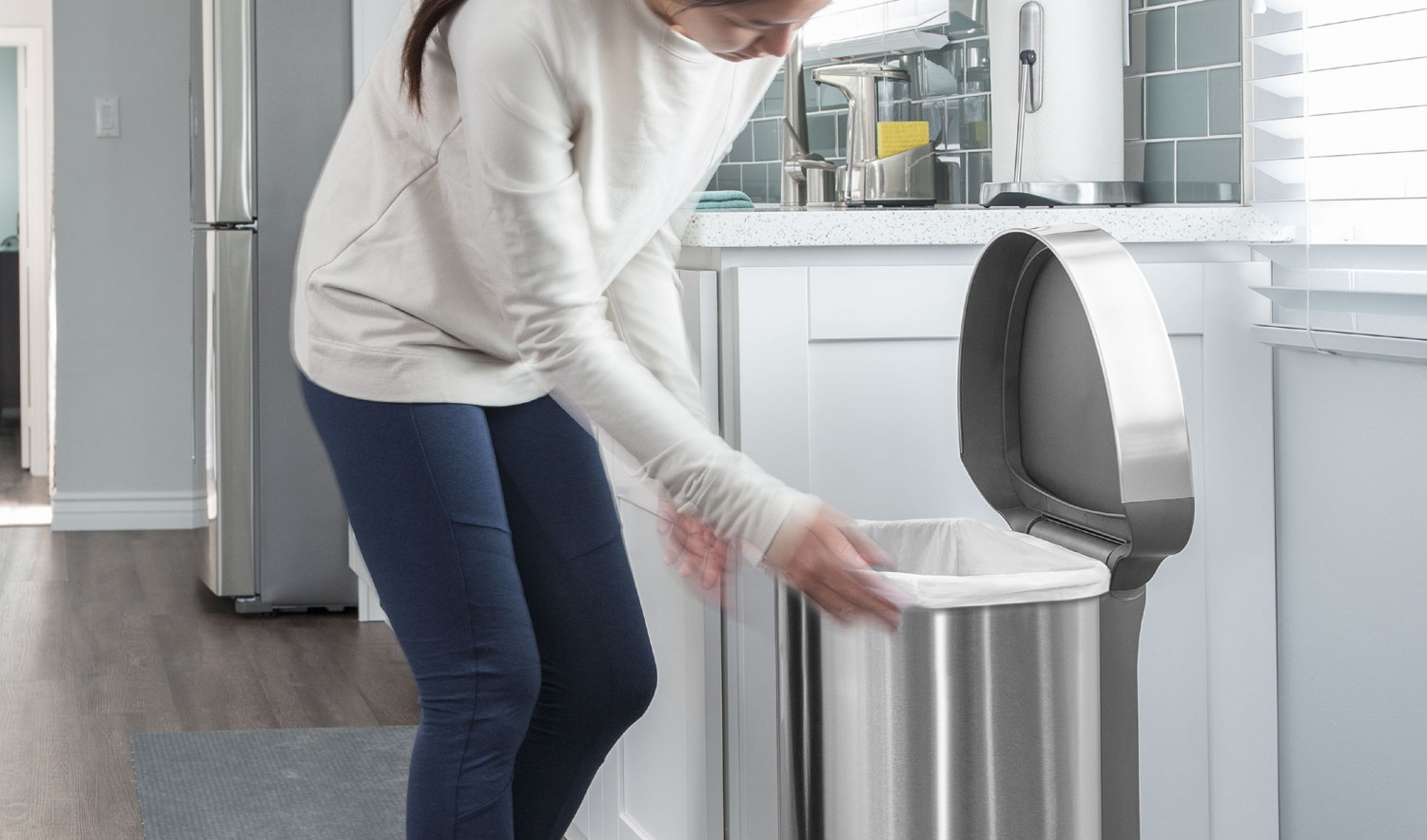 Elegancki wygląd, łatwa wymiana worka na śmieci